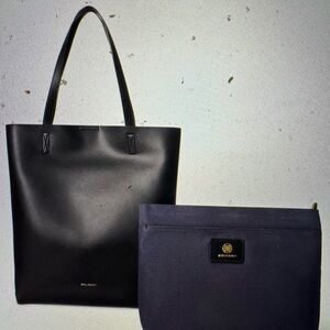 Solvant Black Leather Tote Bag